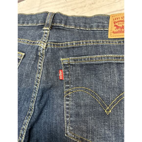 Dark Wash Levi’s Boyfriend Jeans Women’s Size 31 Cropped 5-Pocket Denim - Picture 6 of 7